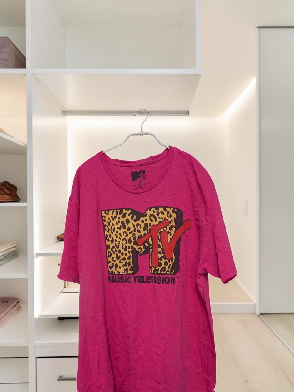 Fashion Nova MTV Leopard Cheetah Print Graphic T-Shirt Hot Pink 1X (EUC) - Picture 2 of 5